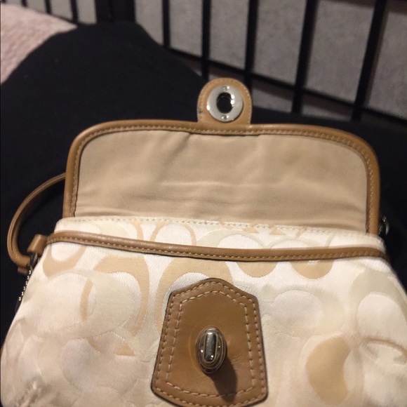 Coach wristlet - Picture 7 of 7